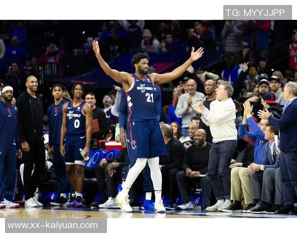 乔治恩比德参与3对3训练展现流畅移动与顶级投篮技巧